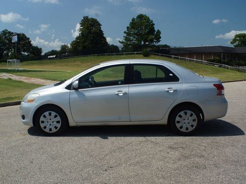 Used 2010 Toyota Yaris Sedan FWD image 8