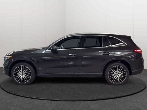Used 2025 Mercedes-Benz GLC 300 4MATIC image 3