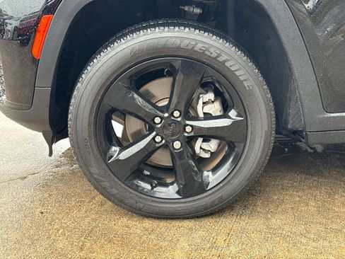 Certified 2024 Jeep Grand Cherokee L Laredo image 10