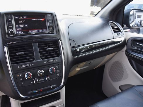Used 2017 Dodge Grand Caravan SXT FWD image 21