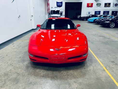 Used 2004 Chevrolet Corvette Coupe w/ Preferred Equipment Group RWD image 18