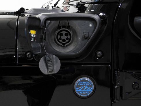 Used 2022 Jeep Wrangler Unlimited Rubicon 4xe w/ Dual Top Group image 26