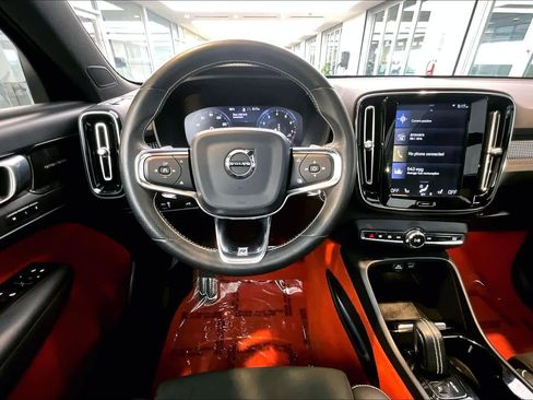 Used 2019 Volvo XC40 T5 R-Design image 6