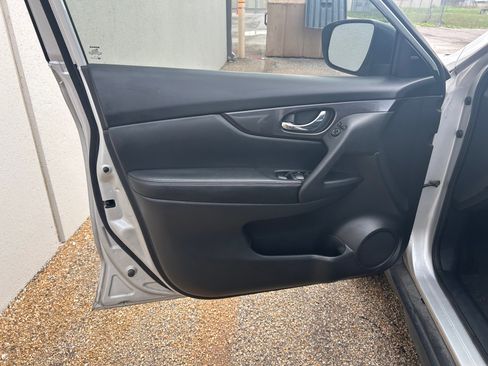 Used 2018 Nissan Rogue S image 7