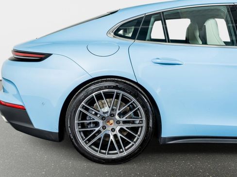 Used 2025 Porsche Panamera 4 w/ Premium Package image 8