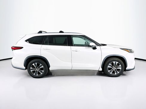 Used 2020 Toyota Highlander XLE FWD image 10