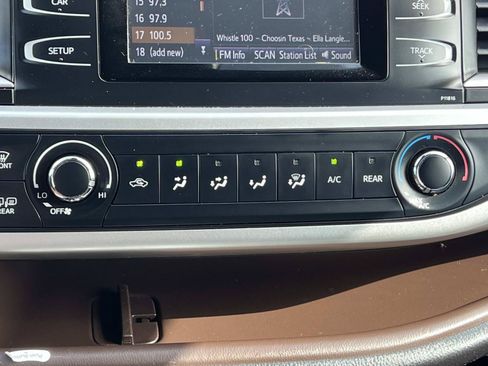 Used 2019 Toyota Highlander LE FWD image 29