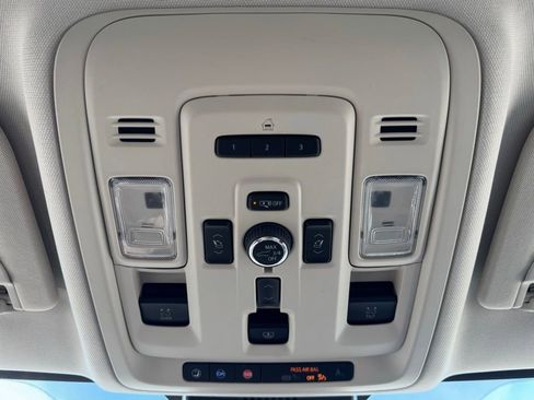 Used 2023 GMC Yukon XL Denali image 17