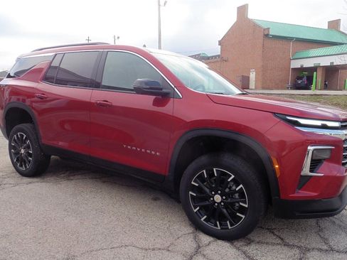 Used 2025 Chevrolet Traverse LT w/ Sun and Wheel Package image 29