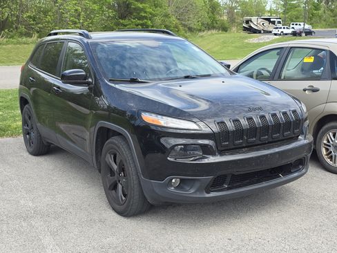 Used 2017 Jeep Cherokee Limited image 1