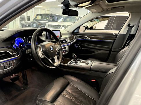 Used 2018 BMW 750i RWD image 10