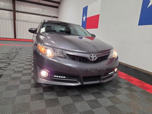 Used 2014 Toyota Camry SE FWD image 23