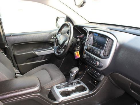 Used 2022 Chevrolet Colorado LT w/ Fleet Safety Package image 18