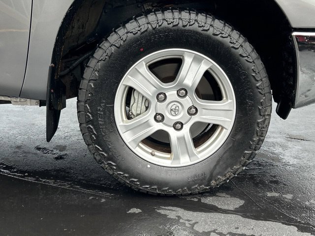 Used 2012 Toyota Tundra 4x4 Double Cab w/ SR5 Pkg image 8