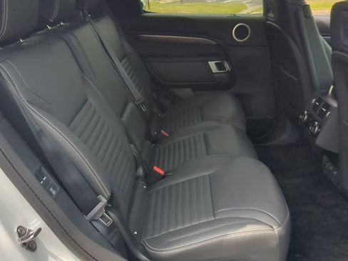 Used 2025 Land Rover Discovery Metropolitan Edition AWD/4WD image 22
