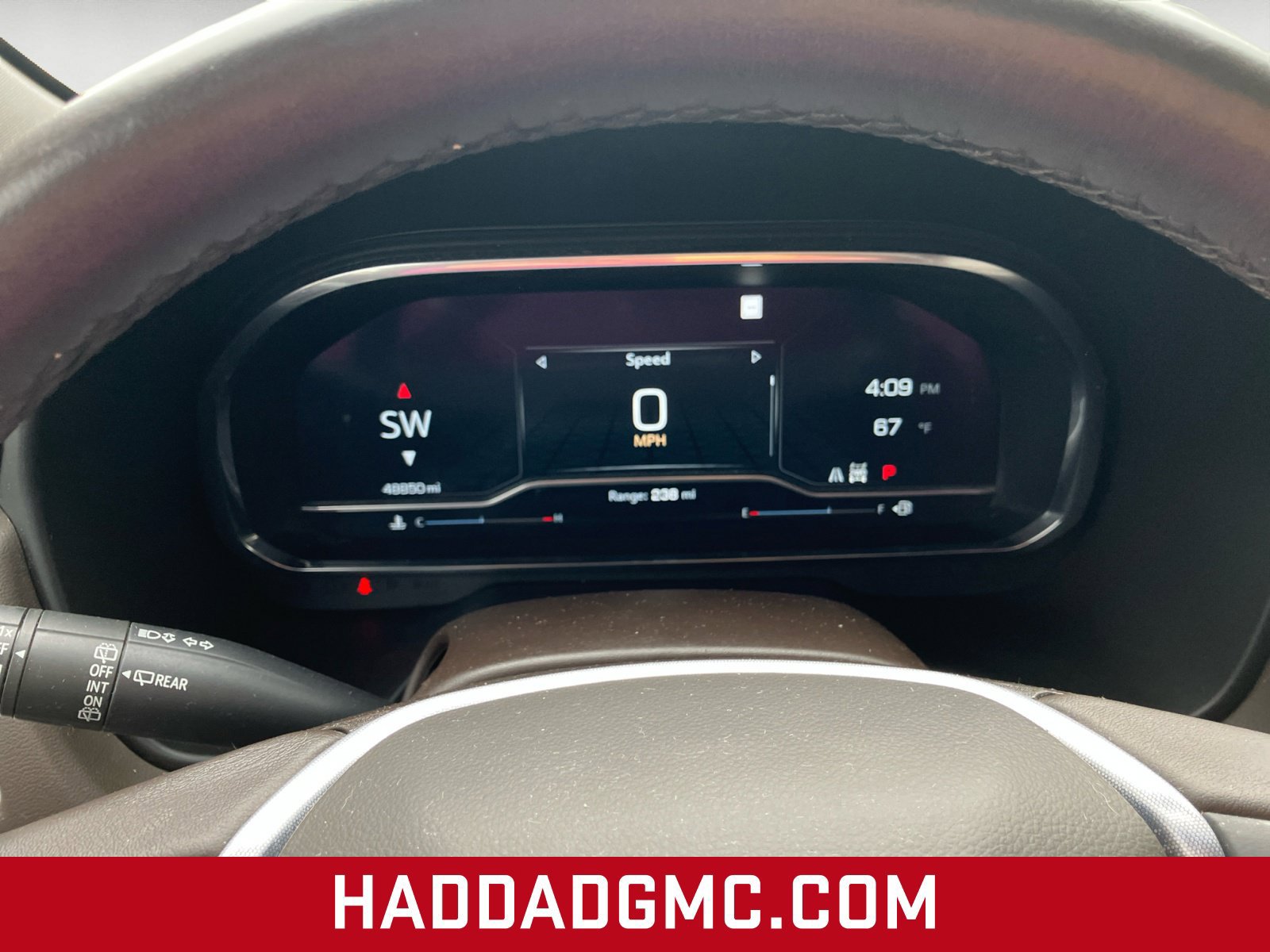 Certified 2022 GMC Yukon SLT w/ SLT Luxury Package AWD/4WD image 15