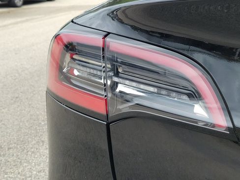 Used 2023 Tesla Model 3 Standard Range RWD image 17