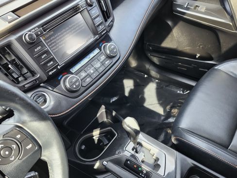 Used 2016 Toyota RAV4 SE image 27