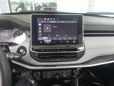 Used 2023 Jeep Compass Latitude image 27