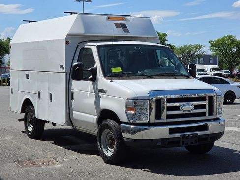 Used 2014 Ford E-350 and Econoline 350 Super Duty w/ Power Windows & Locks Group RWD image 3