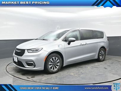 Used 2023 Chrysler Pacifica Touring-L