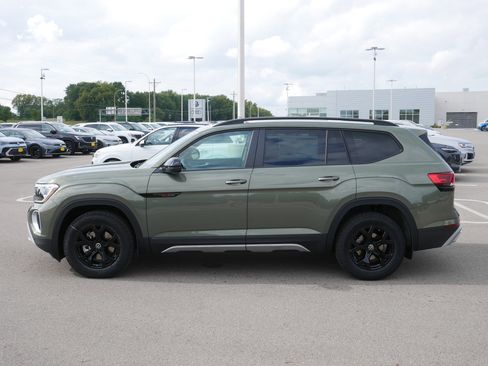 New 2026 Volkswagen Atlas Peak Edition image 3