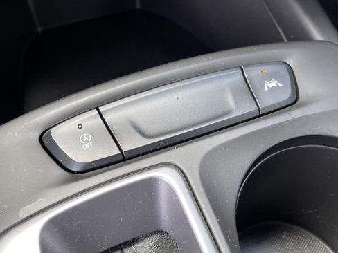 Used 2024 Chevrolet Trax LS w/ LS Convenience Package FWD image 25