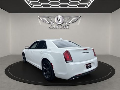 Used 2020 Chrysler 300 Touring w/ Sport Appearance Package image 4