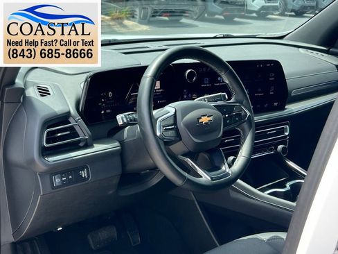 Used 2025 Chevrolet Traverse LT FWD image 6