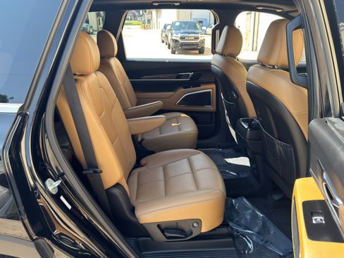 Used 2020 Kia Telluride SX w/ Towing Package FWD image 43