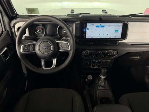 Used 2025 Jeep Wrangler Unlimited Sahara w/ Safety Group image 15