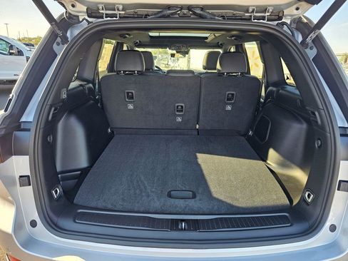 New 2025 Jeep Grand Cherokee Limited w/ Black Appearance Package image 29