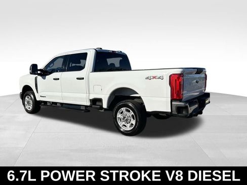 Used 2025 Ford F250 XLT AWD/4WD image 3