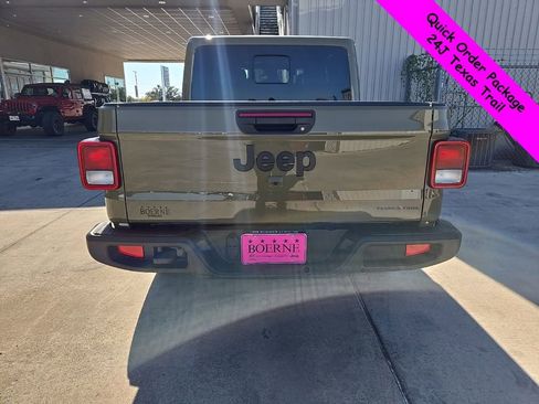 Used 2025 Jeep Gladiator Sport image 8