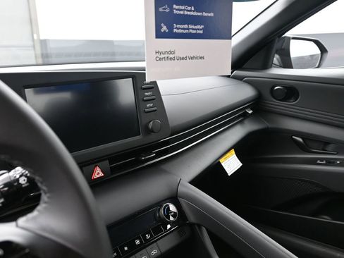 Certified 2025 Hyundai Elantra Sport image 31