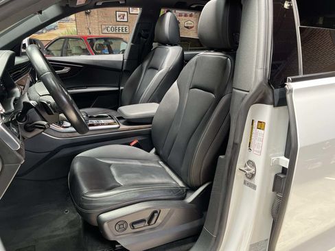 Used 2019 Audi Q8 Prestige w/ Year 1 Package AWD/4WD image 23