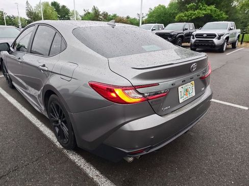 Used 2025 Toyota Camry SE FWD image 4