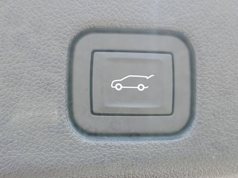 Used 2025 Chevrolet Traverse LT w/ Driver Confidence Package AWD/4WD image 35