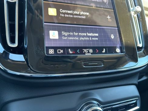 Certified 2025 Volvo XC40 B5 Plus image 29