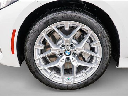 Certified 2025 BMW 330i xDrive Sedan w/ Convenience Package image 9