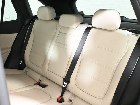 Used 2026 Mercedes-Benz GLC 300 4MATIC image 4