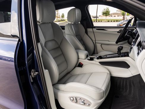 New 2026 Porsche Macan Turbo image 45