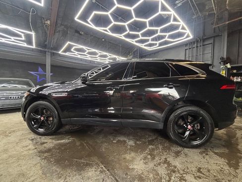 Used 2017 Jaguar F-PACE Premium image 3