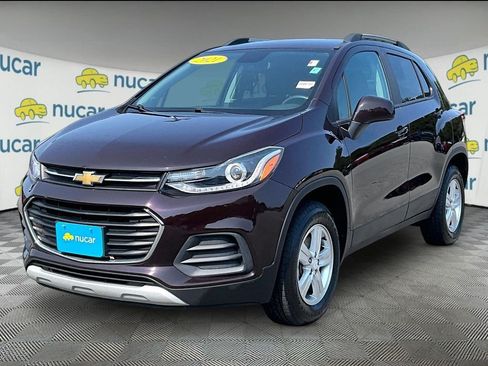 Used 2021 Chevrolet Trax LT w/ Driver Confidence Package AWD/4WD image 3