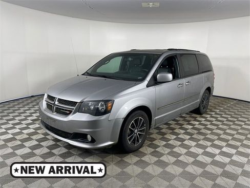 Used 2017 Dodge Grand Caravan GT image 1