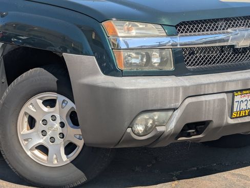 Used 2003 Chevrolet Avalanche 2WD image 3