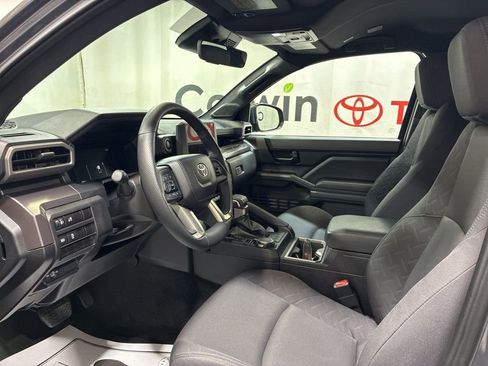 Used 2025 Toyota Tacoma SR5 AWD/4WD image 25