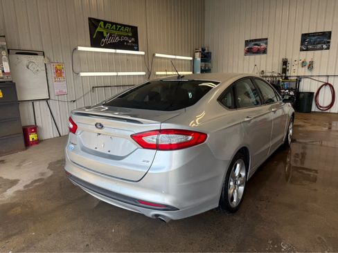 Used 2016 Ford Fusion SE FWD image 5
