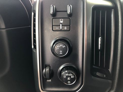 Used 2018 Chevrolet Silverado 1500 LT w/ All Star Edition AWD/4WD image 34
