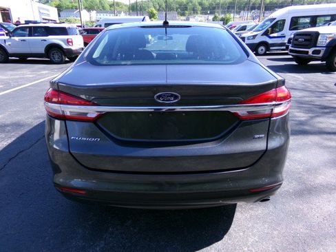Used 2017 Ford Fusion SE FWD image 8